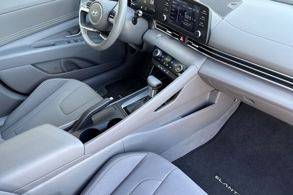 Used 2025 Hyundai Elantra Sport image 13