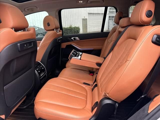 Used 2021 BMW X7 xDrive40i w/ Cold Weather Package AWD/4WD image 18
