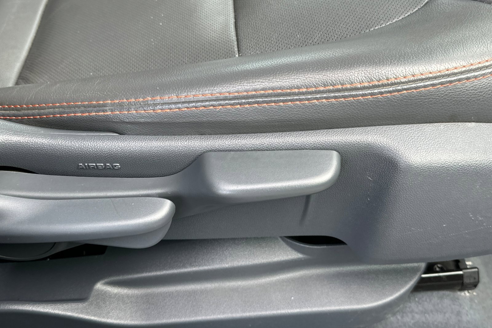 Used 2019 Chevrolet Bolt Premier w/ Infotainment Package image 24