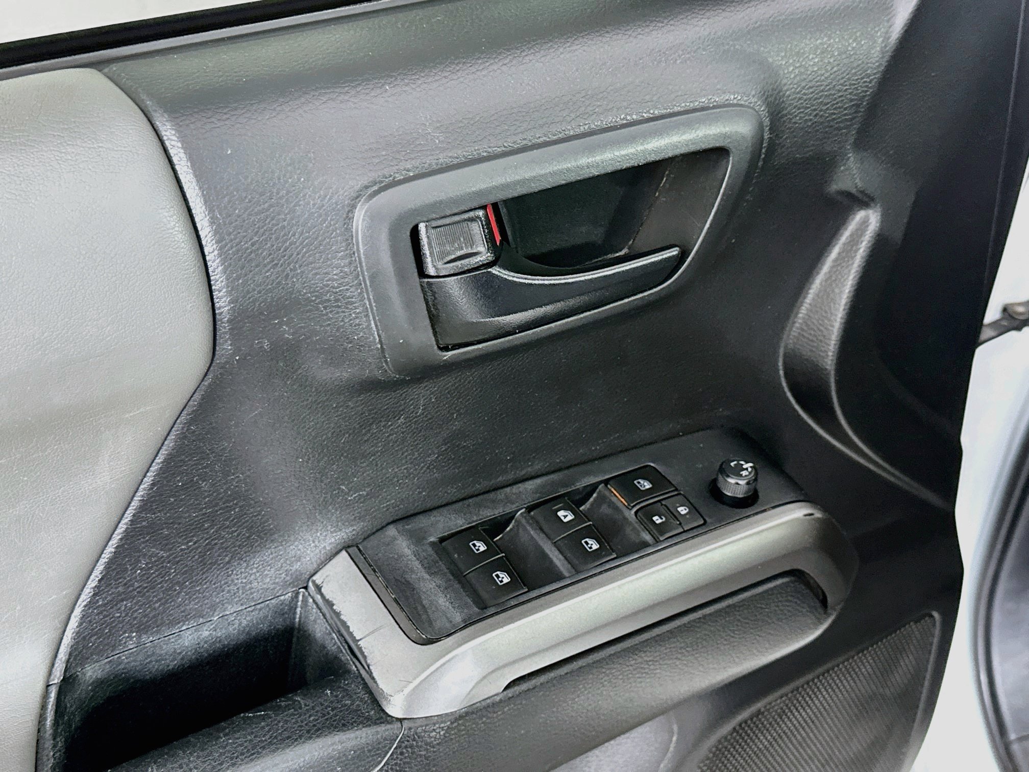 Used 2022 Toyota Tacoma SR5 w/ Technology Package RWD image 15