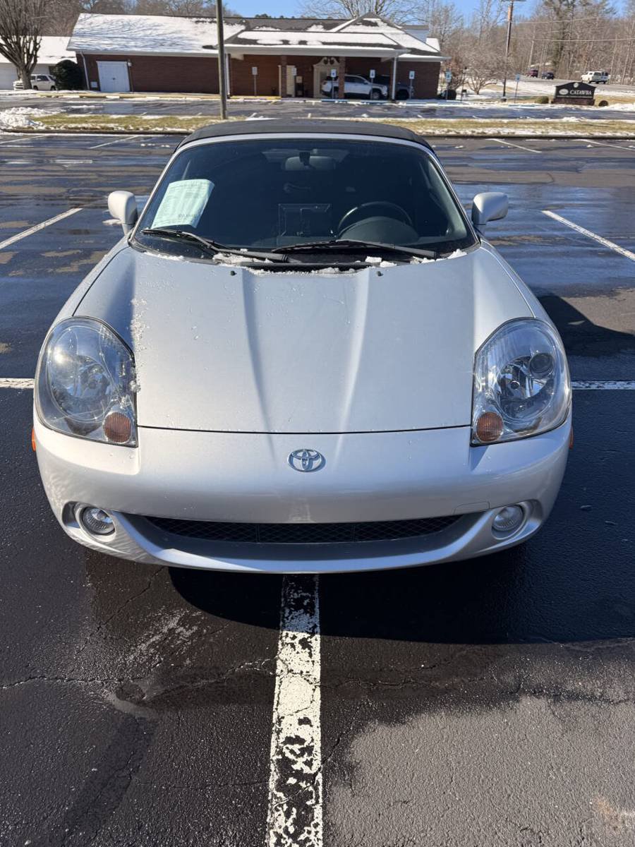 Used 2003 Toyota MR2 RWD image 10