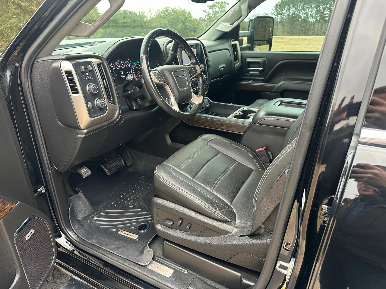 Used 2019 GMC Sierra 3500 Denali w/ Duramax Plus Package image 12