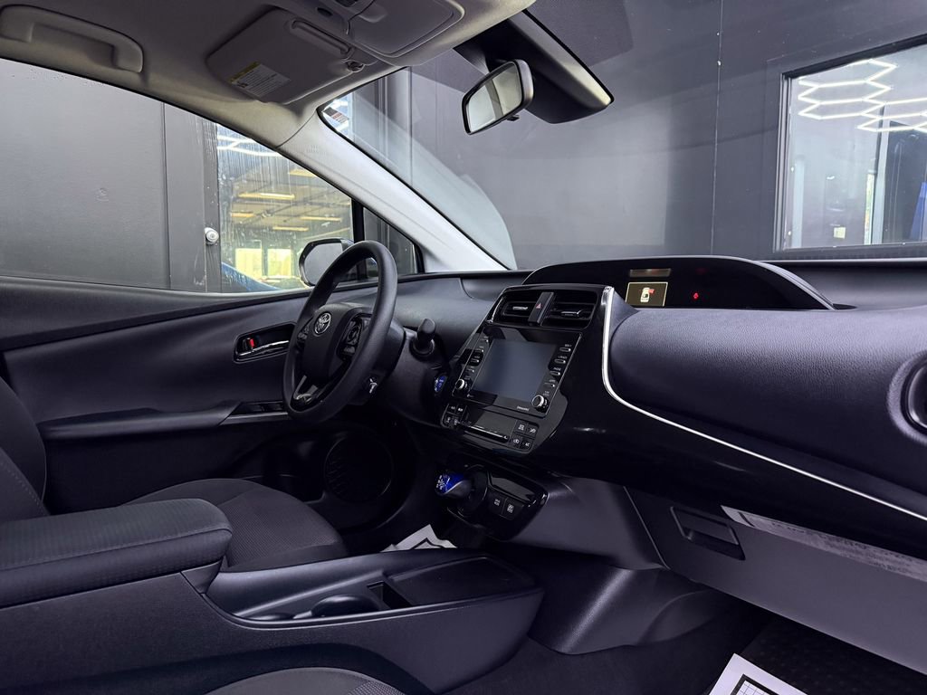 Used 2022 Toyota Prius LE image 24