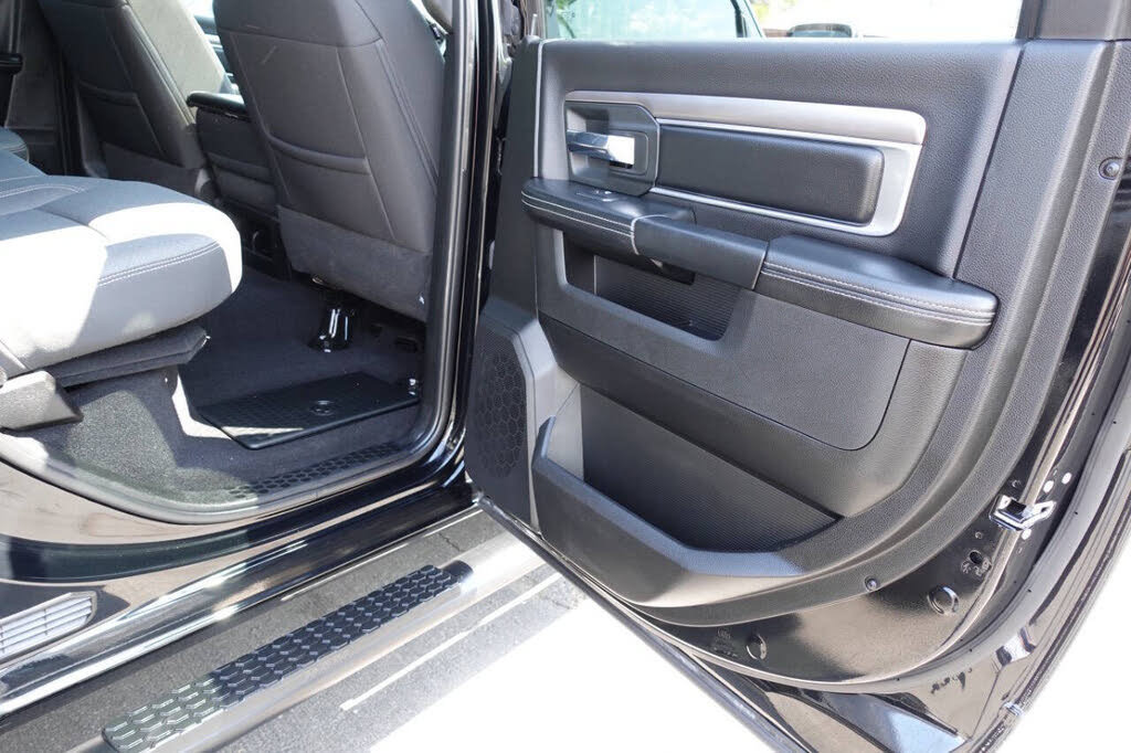 Used 2023 RAM 1500 Warlock AWD/4WD image 32