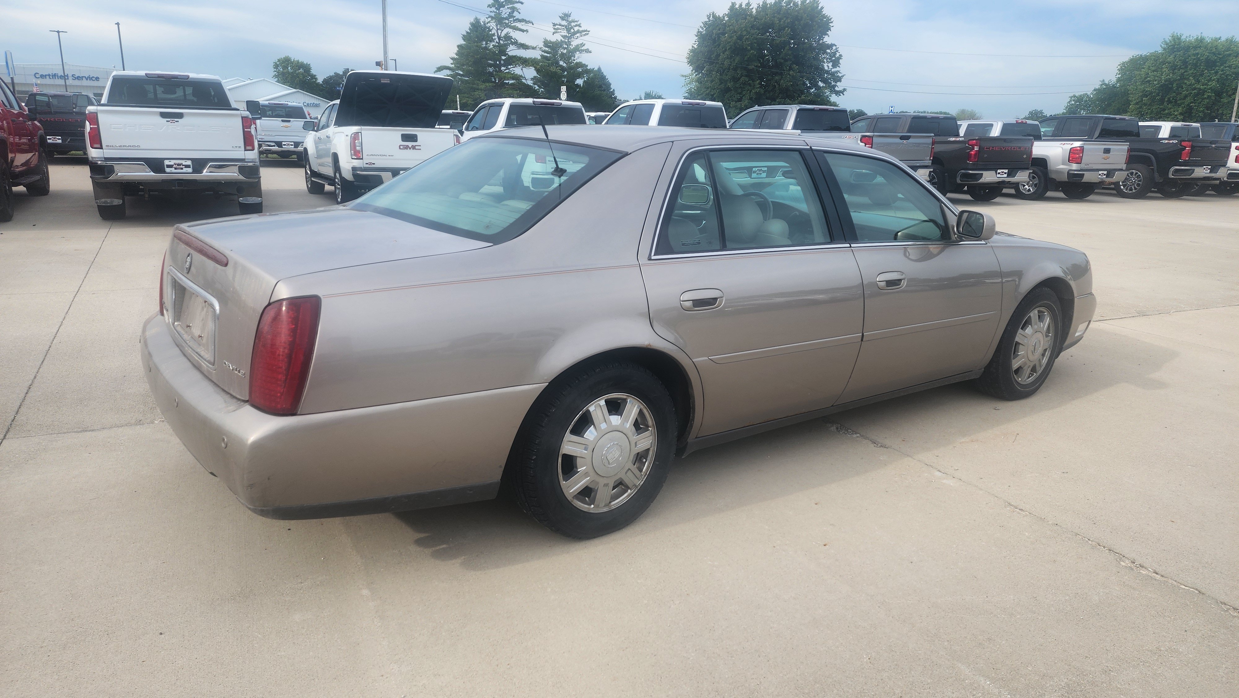Used 2001 Cadillac De Ville w/ Comfort/Convenience Pkg FWD image 4