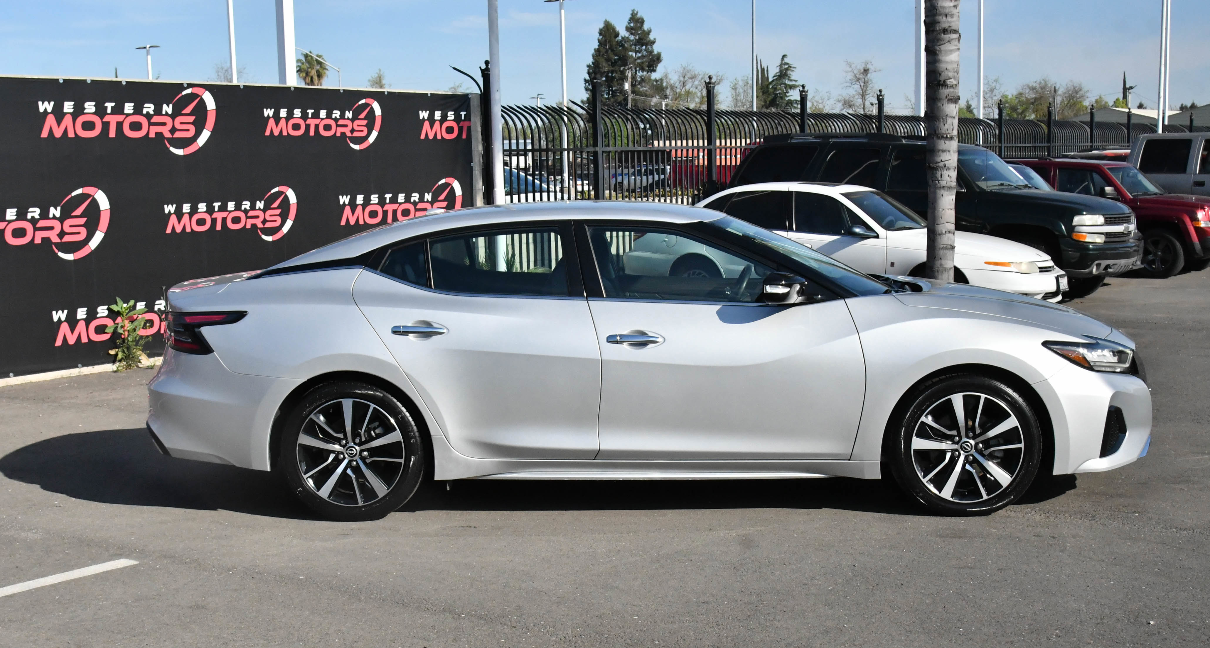 Used 2023 Nissan Maxima SV w/ Floor Mat Group FWD image 9