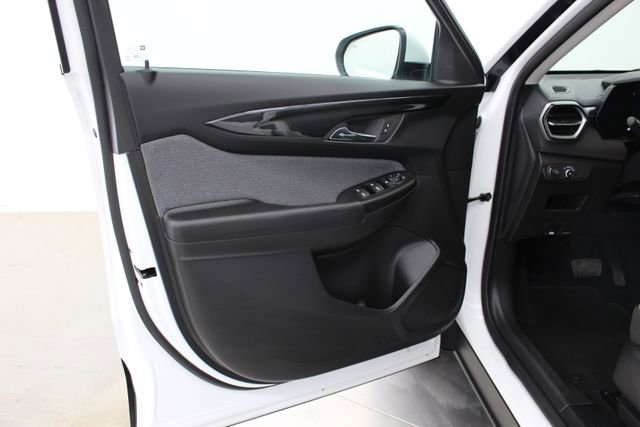 Used 2025 Chevrolet TrailBlazer LT w/ Driver Confidence Package image 31