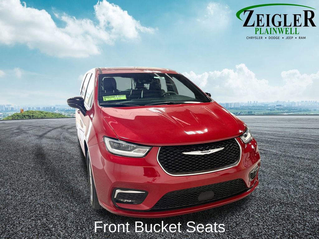 Used 2025 Chrysler Pacifica Select image 19