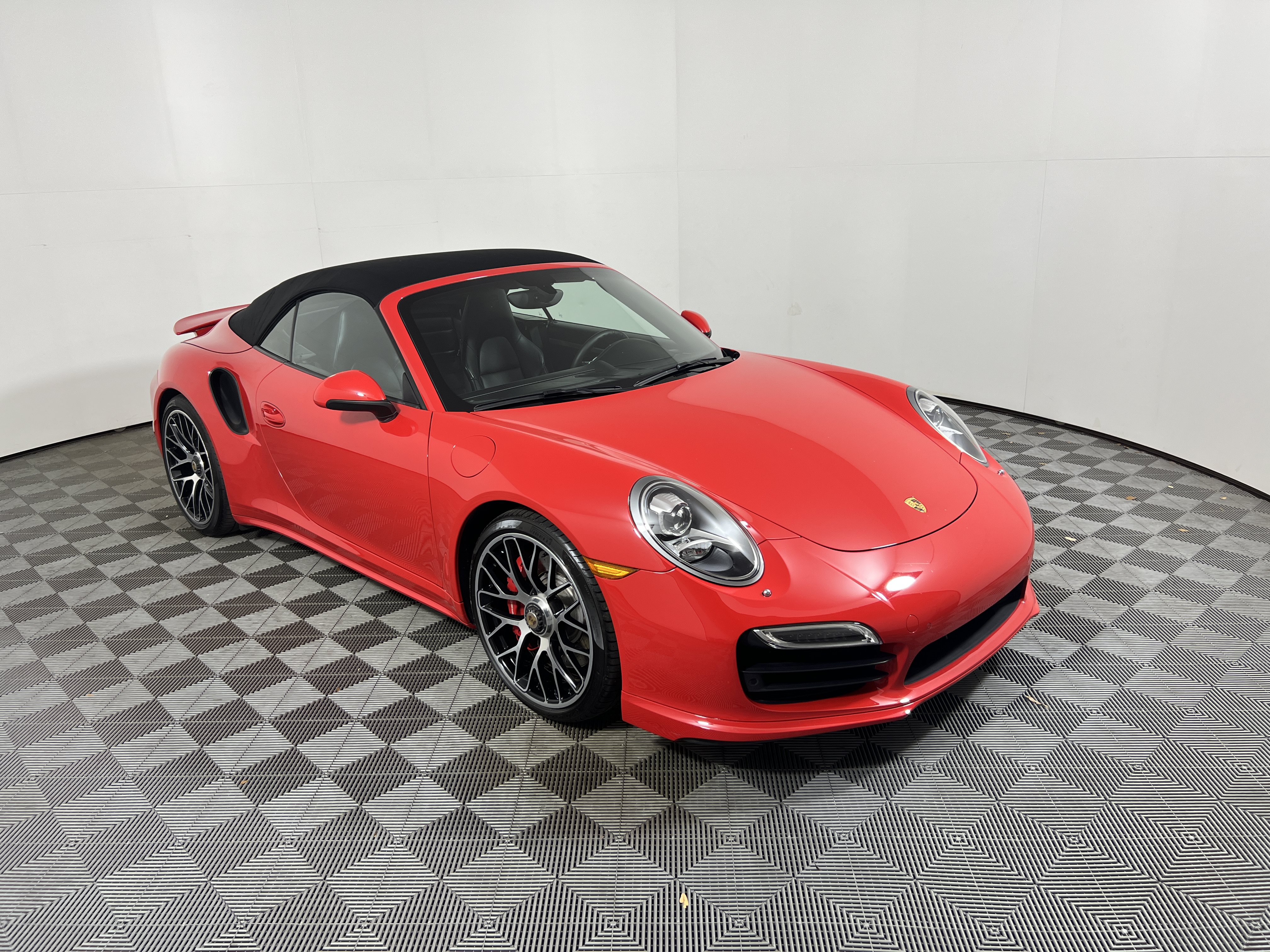 Certified 2015 Porsche 911 4 Cabriolet AWD/4WD image 9