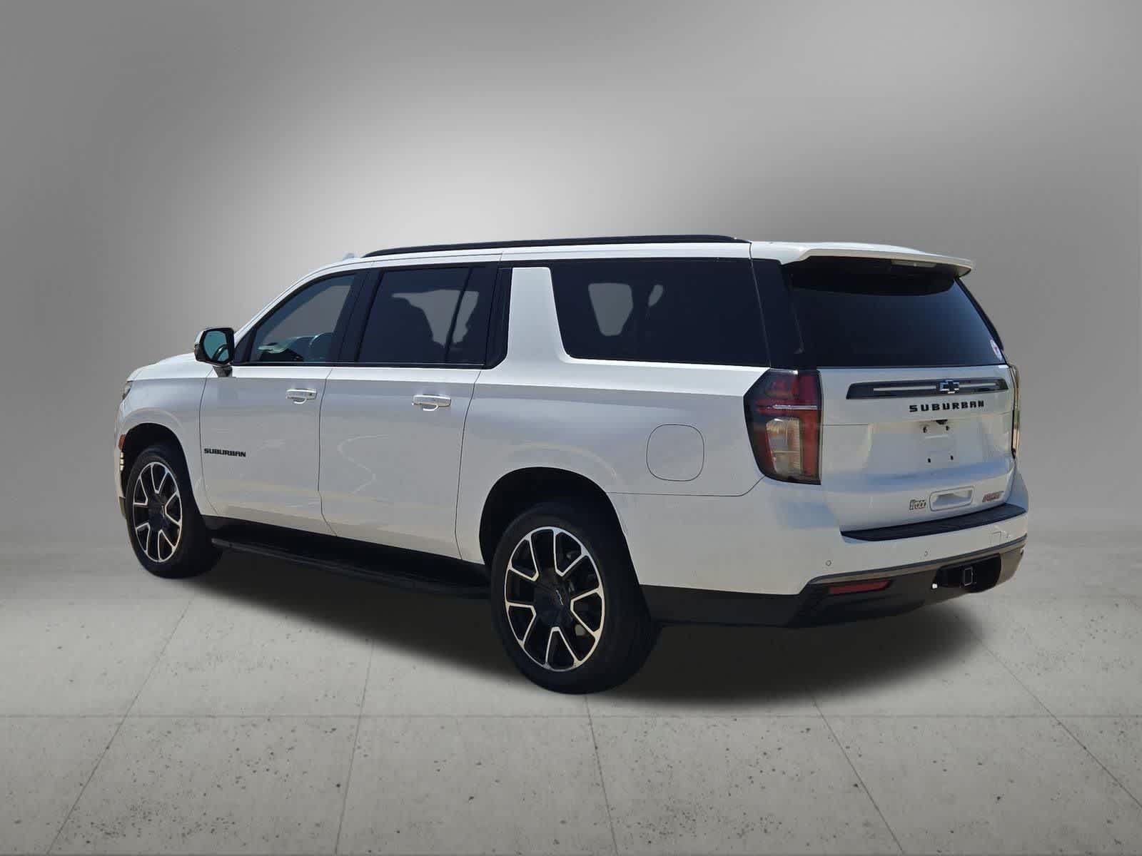 Used 2022 Chevrolet Suburban RST w/ Luxury Package RWD image 4