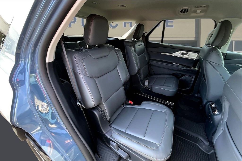 New 2026 Ford Explorer Active RWD image 10