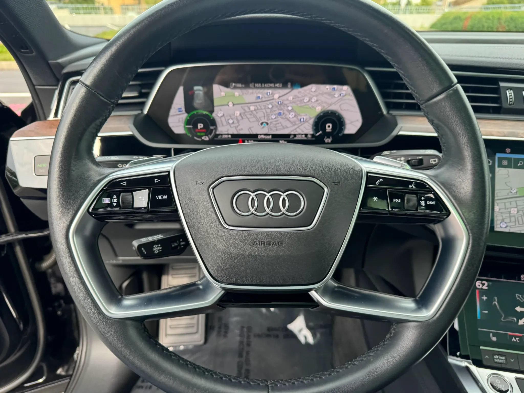 Used 2022 Audi e-tron Premium w/ Convenience Plus Package AWD/4WD image 32