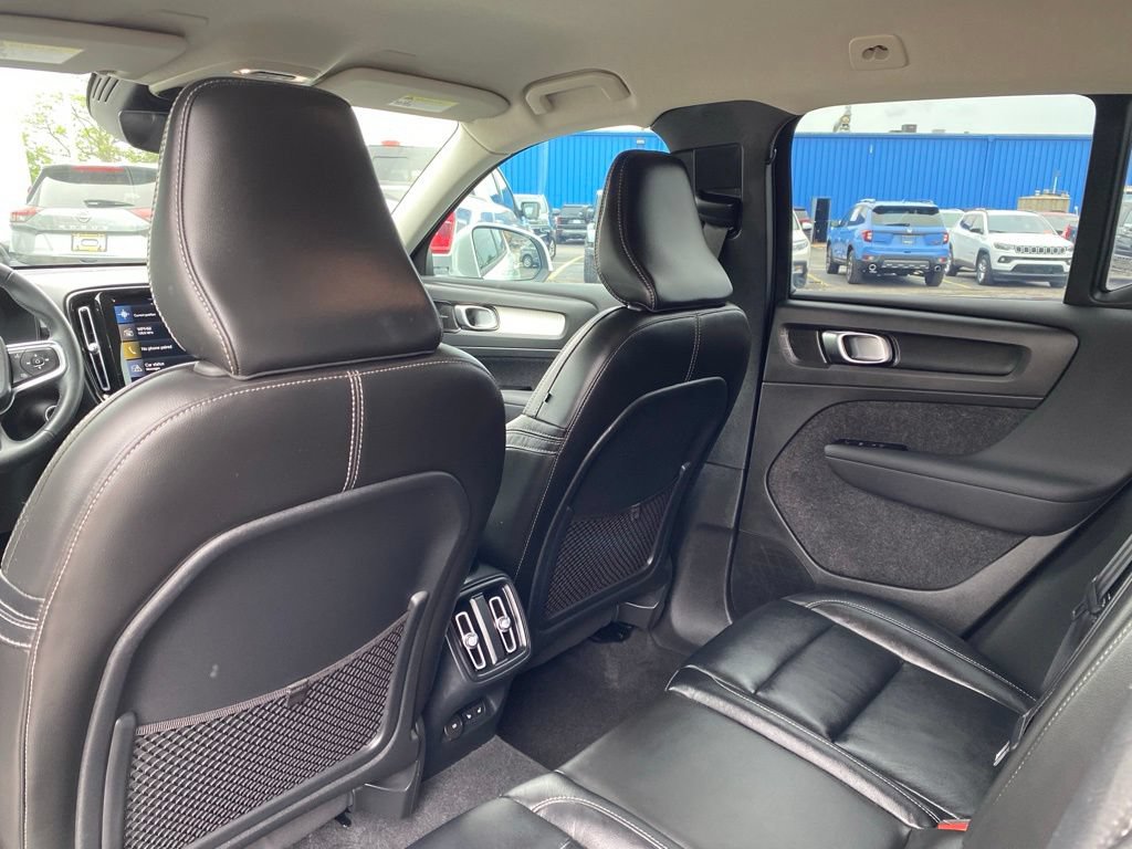Used 2022 Volvo XC40 T5 Momentum AWD/4WD image 15
