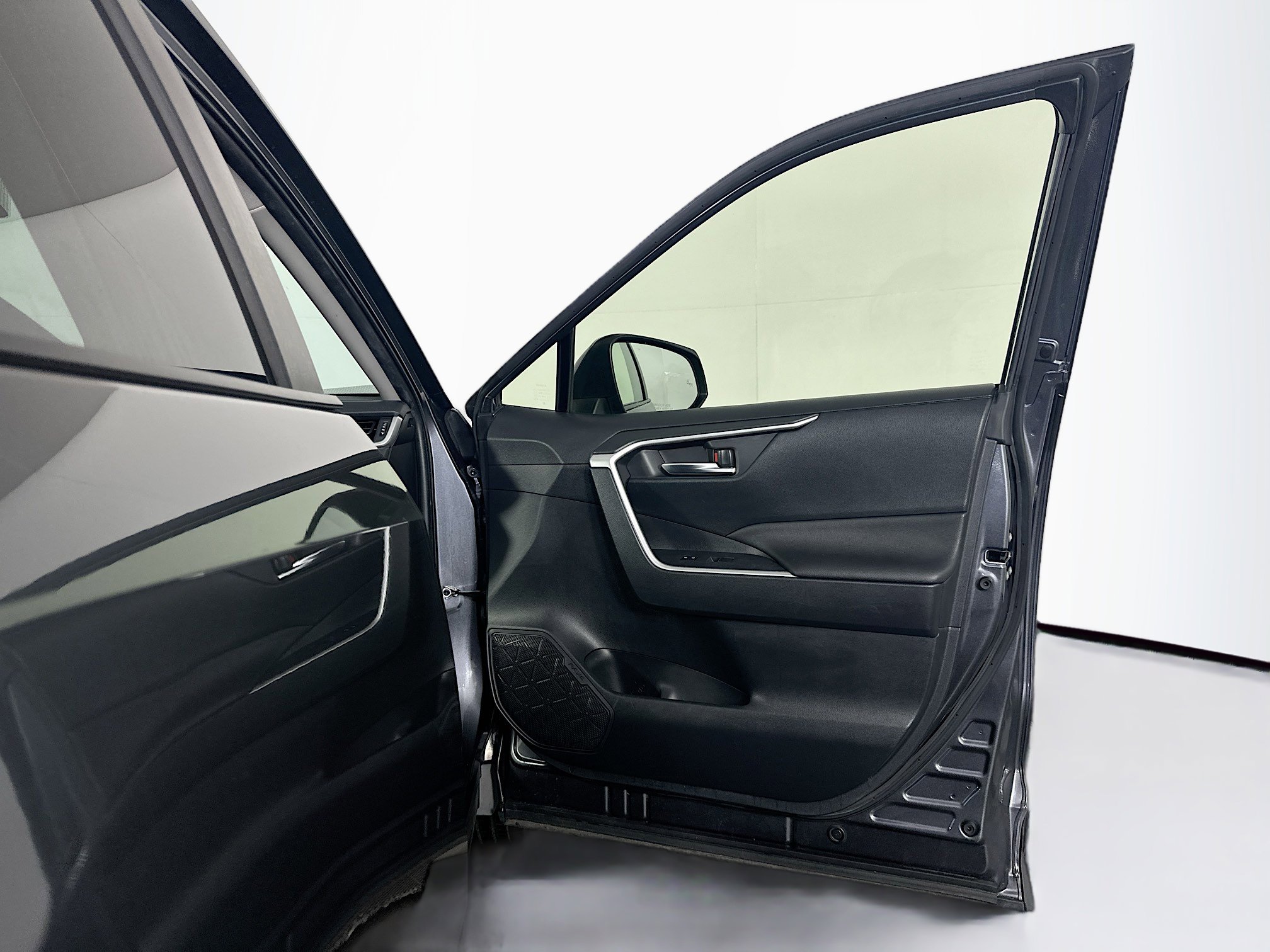 Used 2019 Toyota RAV4 XLE Premium w/ Cold Weather Package image 33