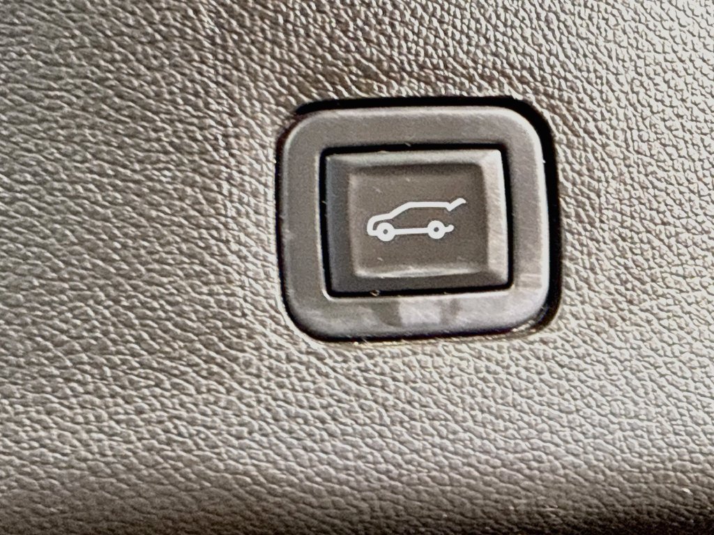 Used 2020 Chevrolet Traverse LT w/ LPO, Floor Liner Package AWD/4WD image 26
