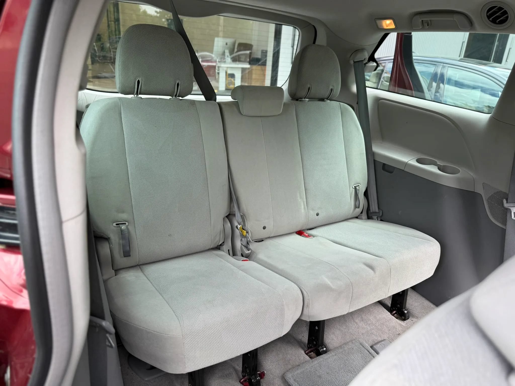 Used 2013 Toyota Sienna L FWD image 27