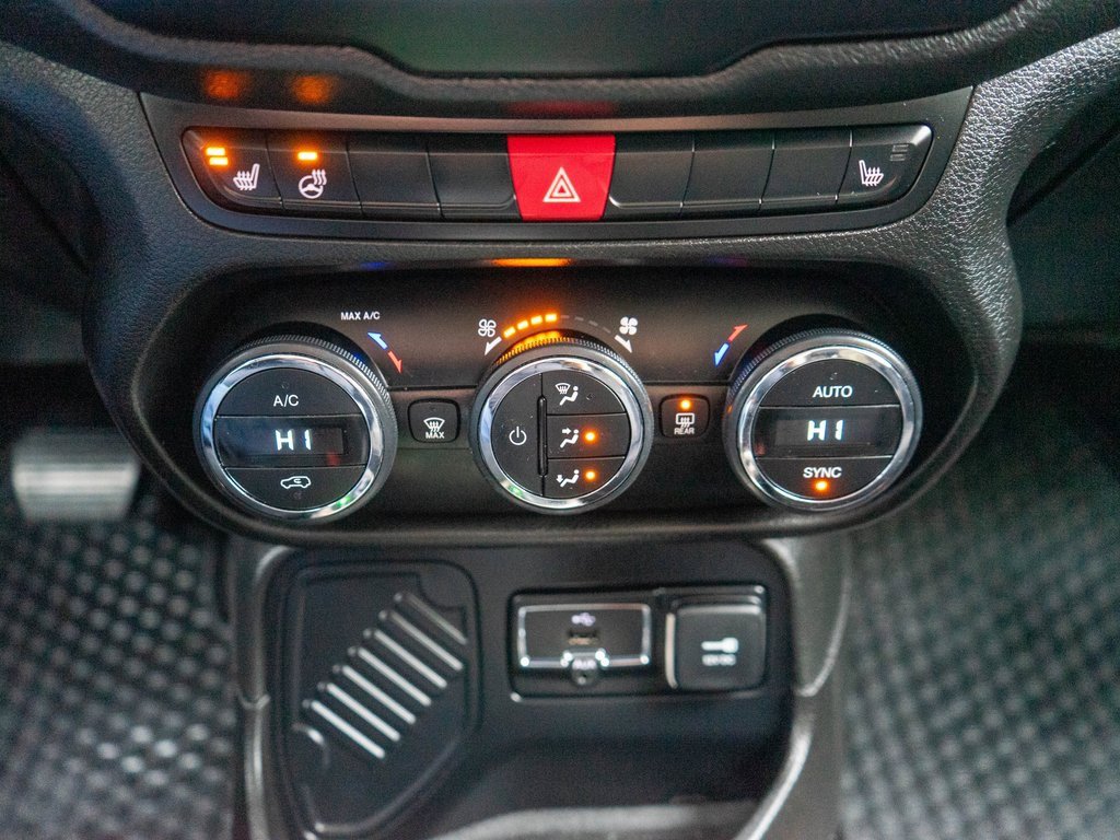 Used 2017 Jeep Renegade Latitude image 24