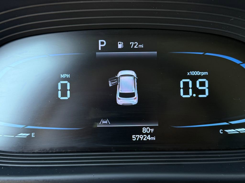 Used 2023 Hyundai Venue SEL image 30