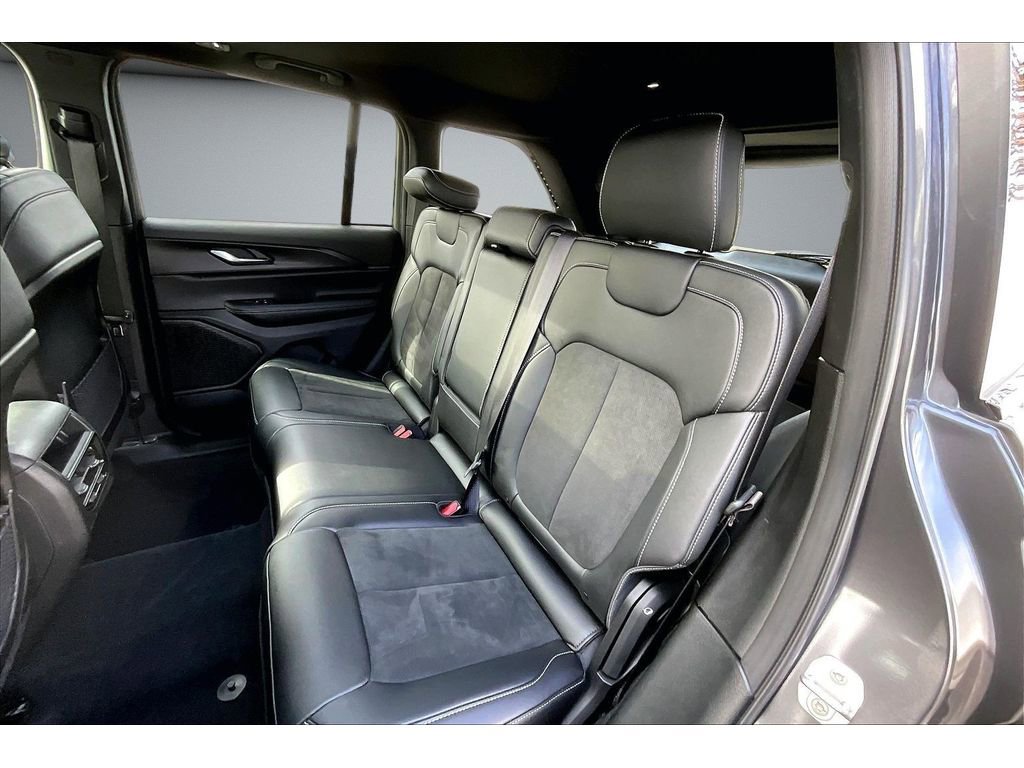 Certified 2025 Jeep Grand Cherokee Altitude image 23