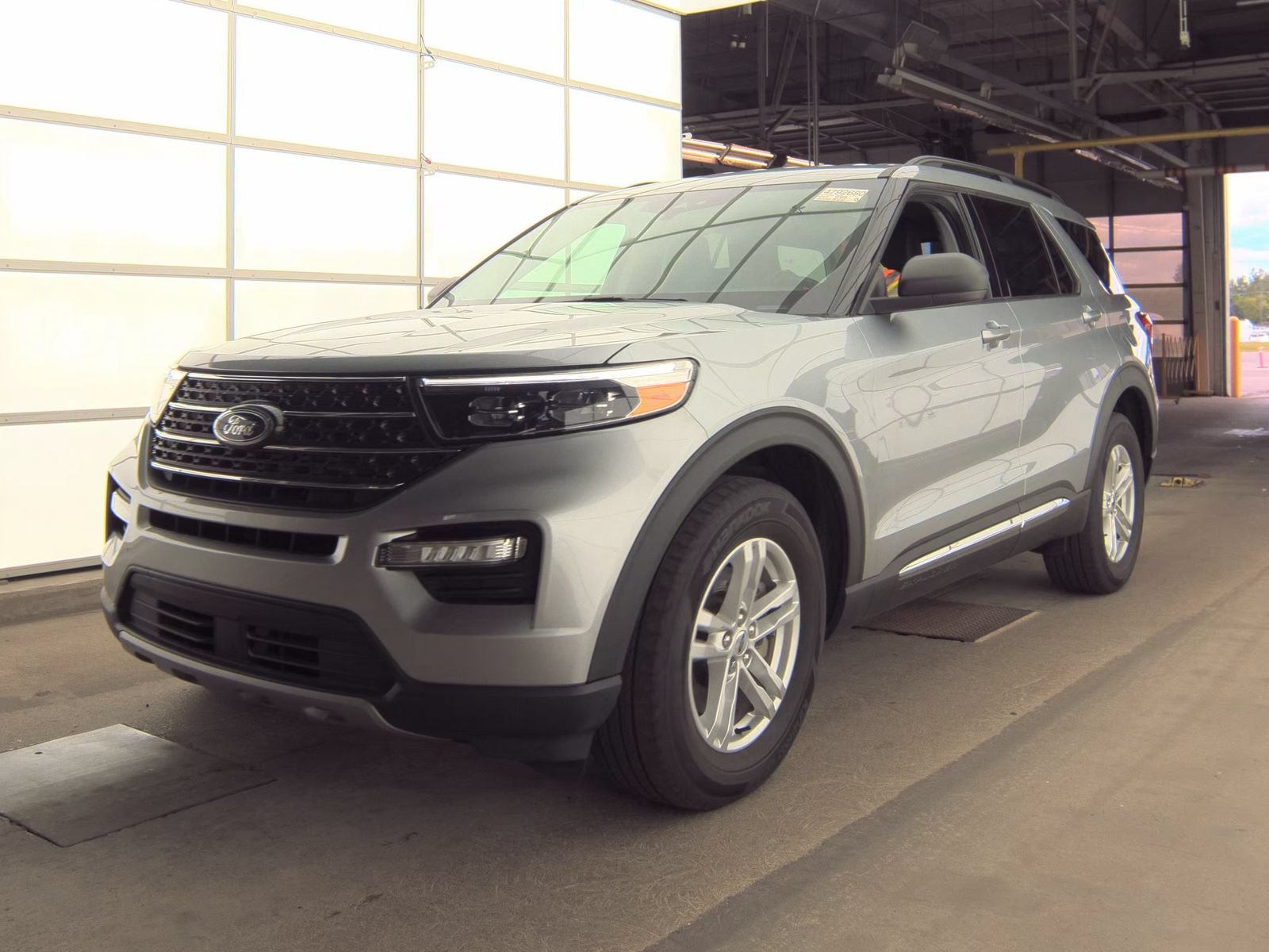 Used 2024 Ford Explorer XLT w/ Equipment Group 202A AWD/4WD image 4
