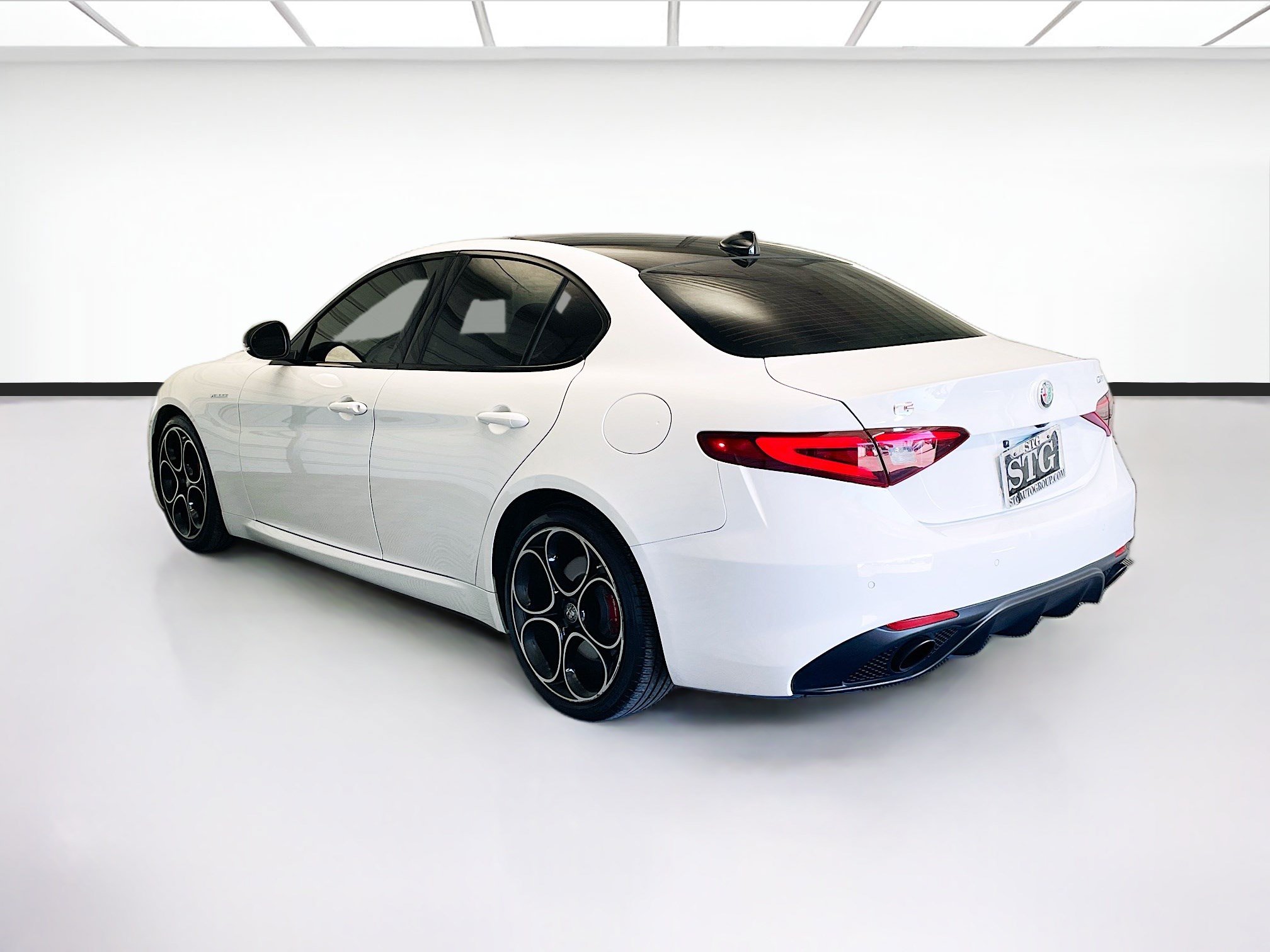 Used 2023 Alfa Romeo Giulia Veloce RWD image 6