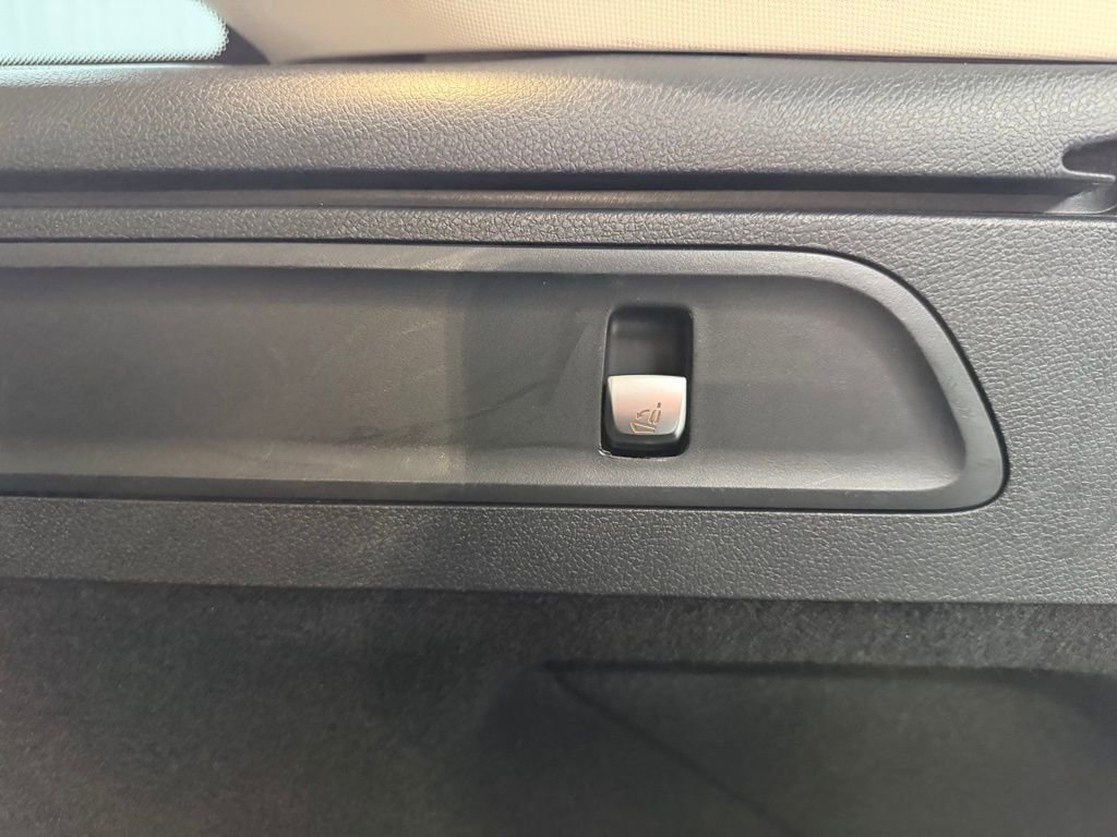 Used 2021 Mercedes-Benz GLC 300 image 36