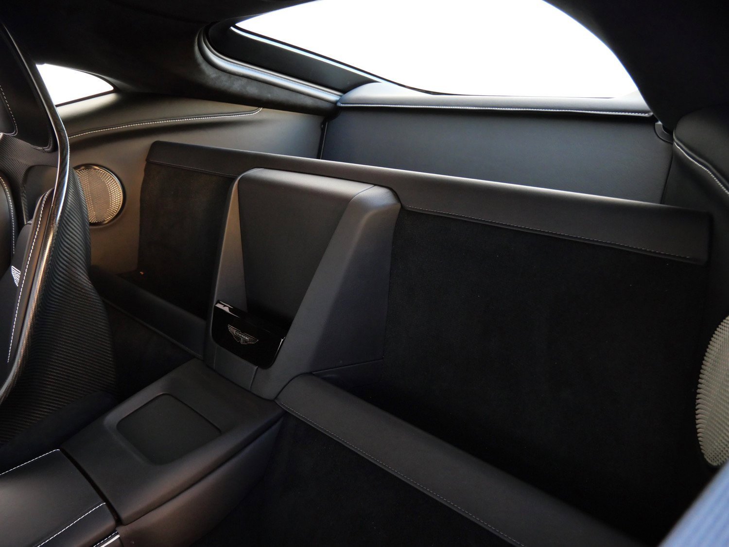 Used 2025 Aston Martin V8 Vantage image 24