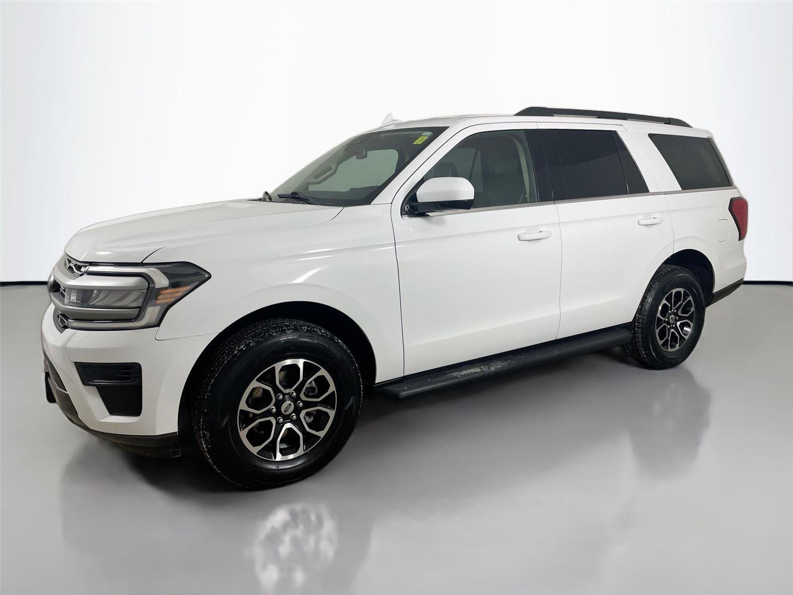 Used 2024 Ford Expedition XLT image 4