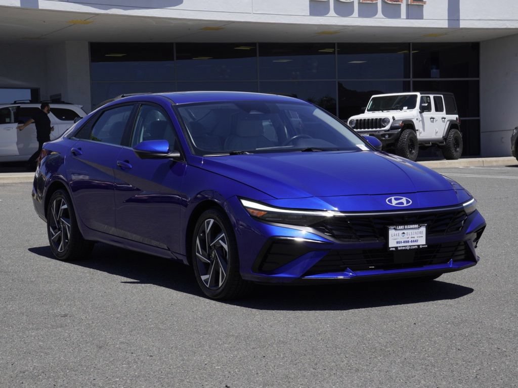 Used 2024 Hyundai Elantra Limited FWD image 2