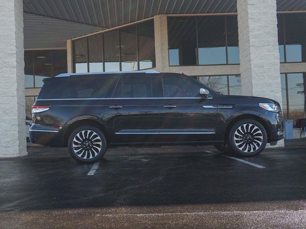 Used 2023 Lincoln Navigator L Black Label AWD/4WD image 2
