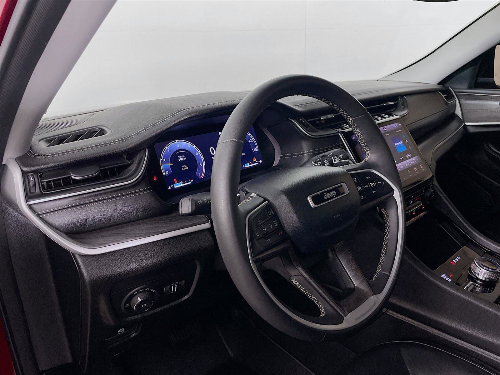 Used 2023 Jeep Grand Cherokee Limited image 10