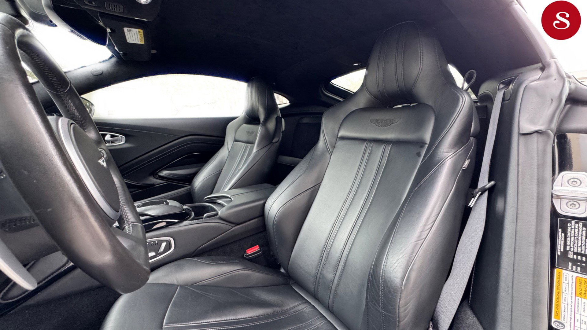 Used 2019 Aston Martin V8 Vantage Coupe image 25