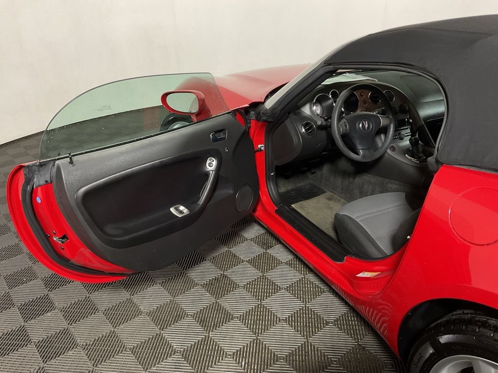 Used 2009 Pontiac Solstice Convertible w/ Preferred Package RWD image 14