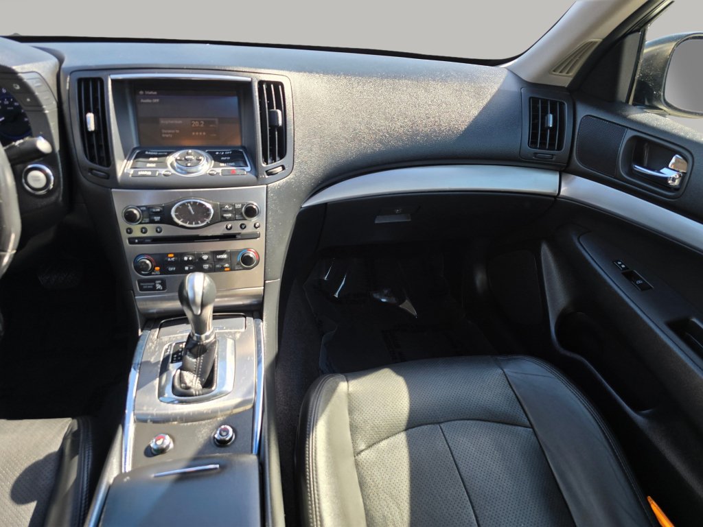 Used 2015 INFINITI Q40 w/ Moonroof Package RWD image 4