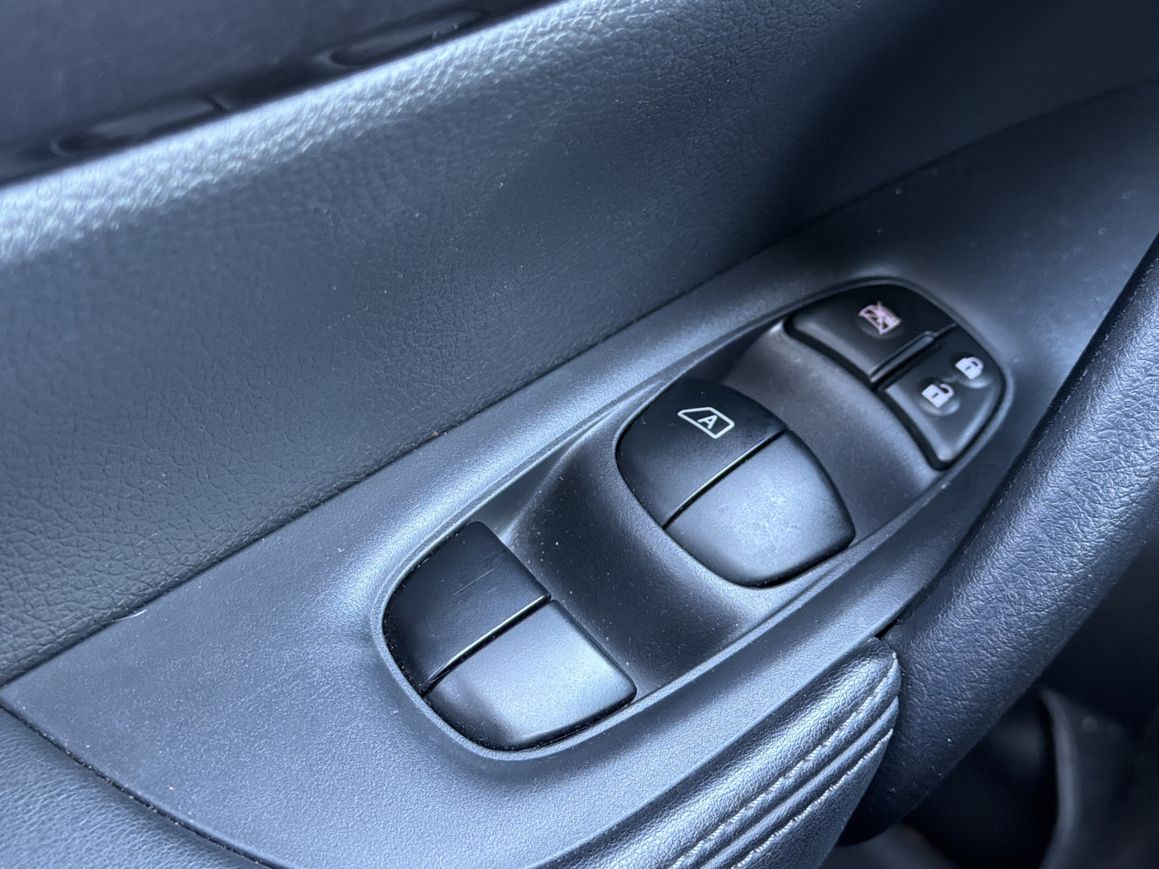 Used 2020 Nissan Rogue SV w/ Premium Package FWD image 22