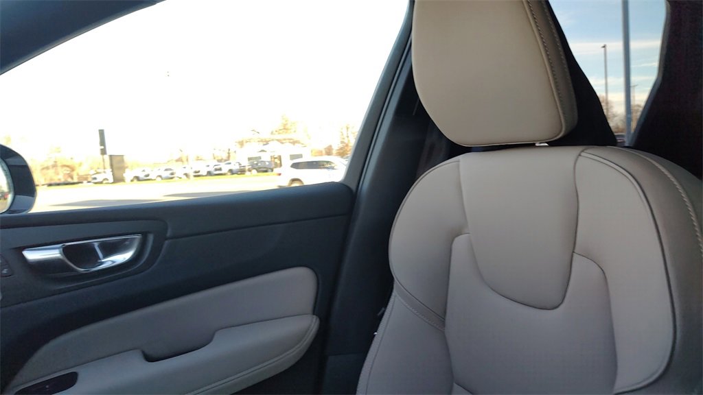 New 2026 Volvo XC60 B5 Plus w/ Climate Package image 22