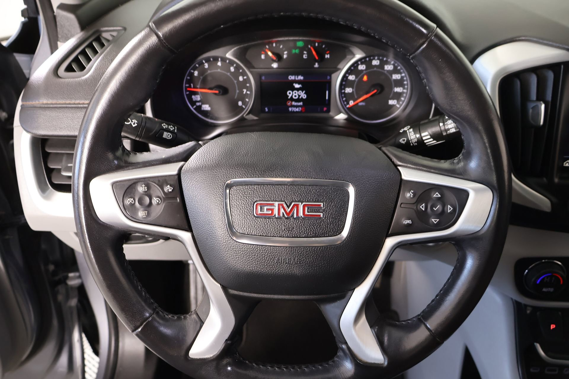 Used 2020 GMC Terrain SLT image 3