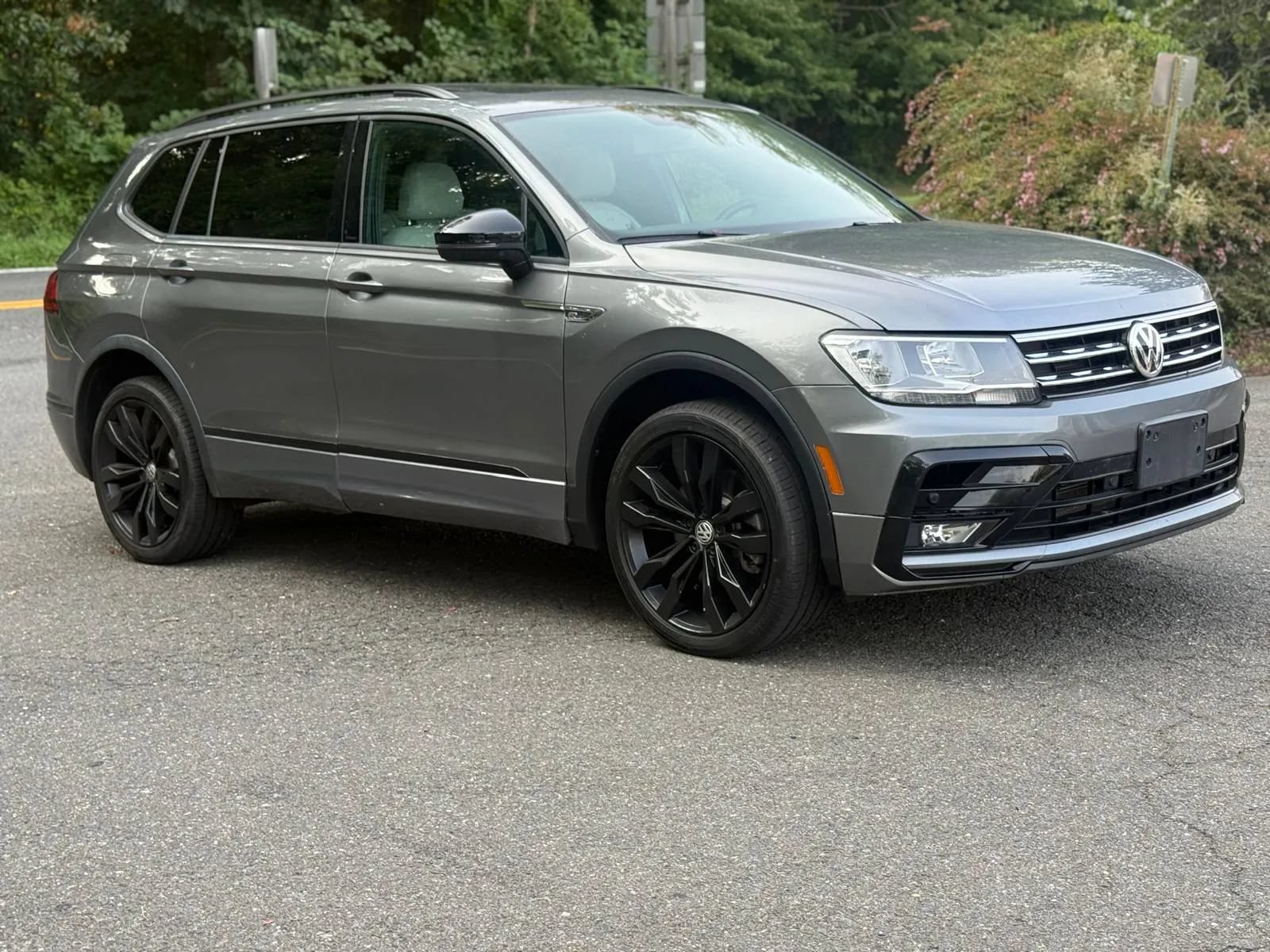 Used 2021 Volkswagen Tiguan SE R-Line w/ 3rd Row Seat Package AWD/4WD image 1