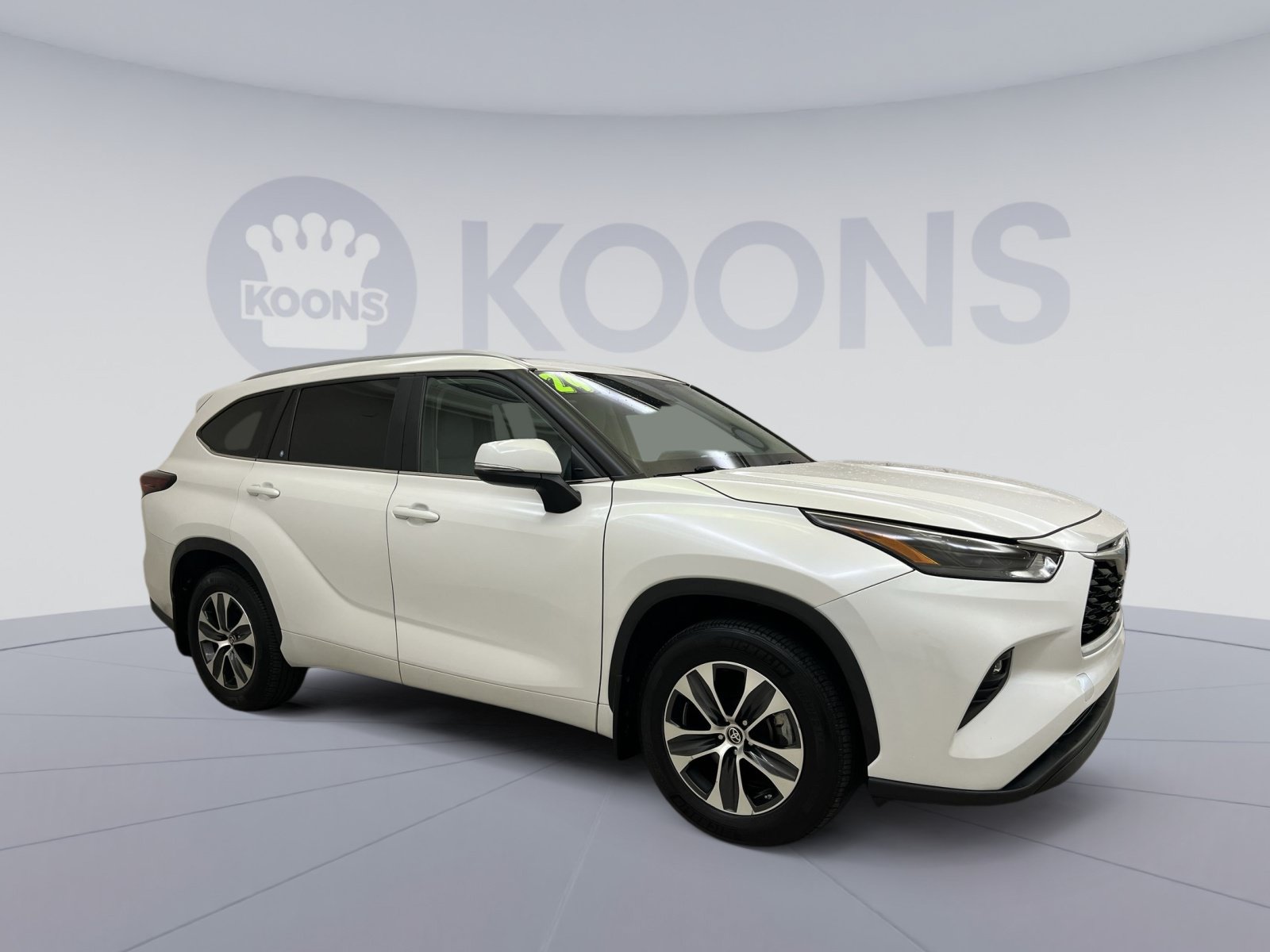 Used 2024 Toyota Highlander XLE AWD/4WD image 10