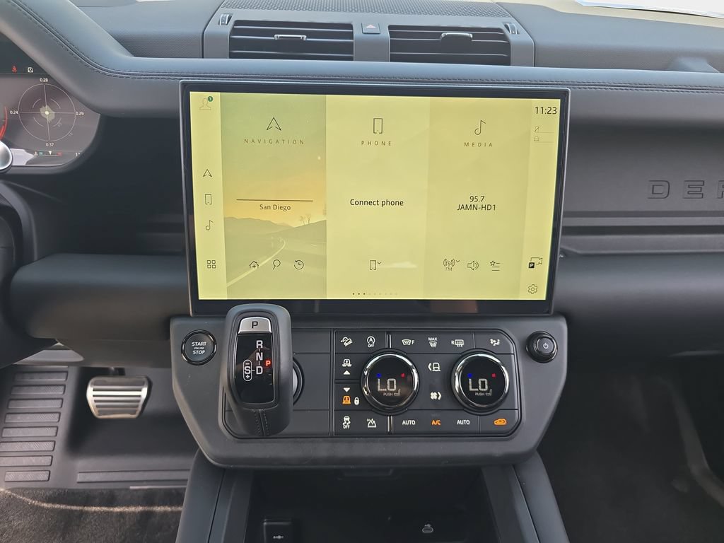 New 2026 Land Rover Defender 110 OCTA AWD/4WD image 21