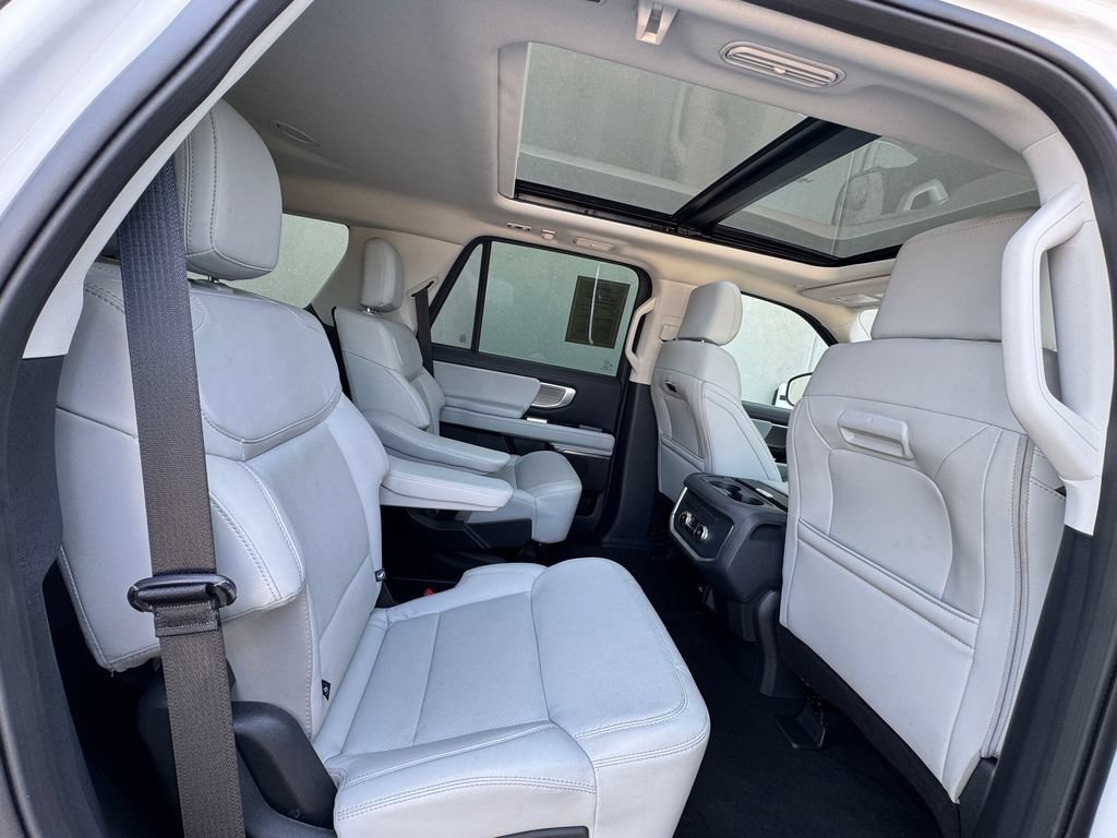 Used 2025 Ford Expedition Platinum AWD/4WD image 30
