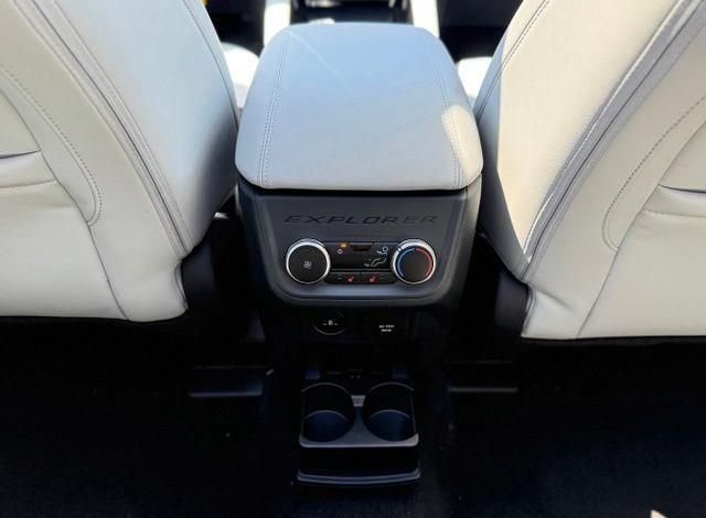 New 2026 Ford Explorer Platinum w/ LUX Leather Package AWD/4WD image 29