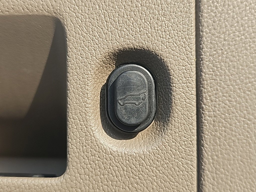 Used 2019 GMC Yukon XL SLT w/ Open Road Package image 9