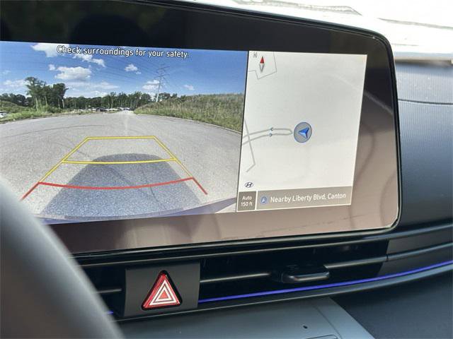 New 2025 Hyundai Elantra Limited image 28