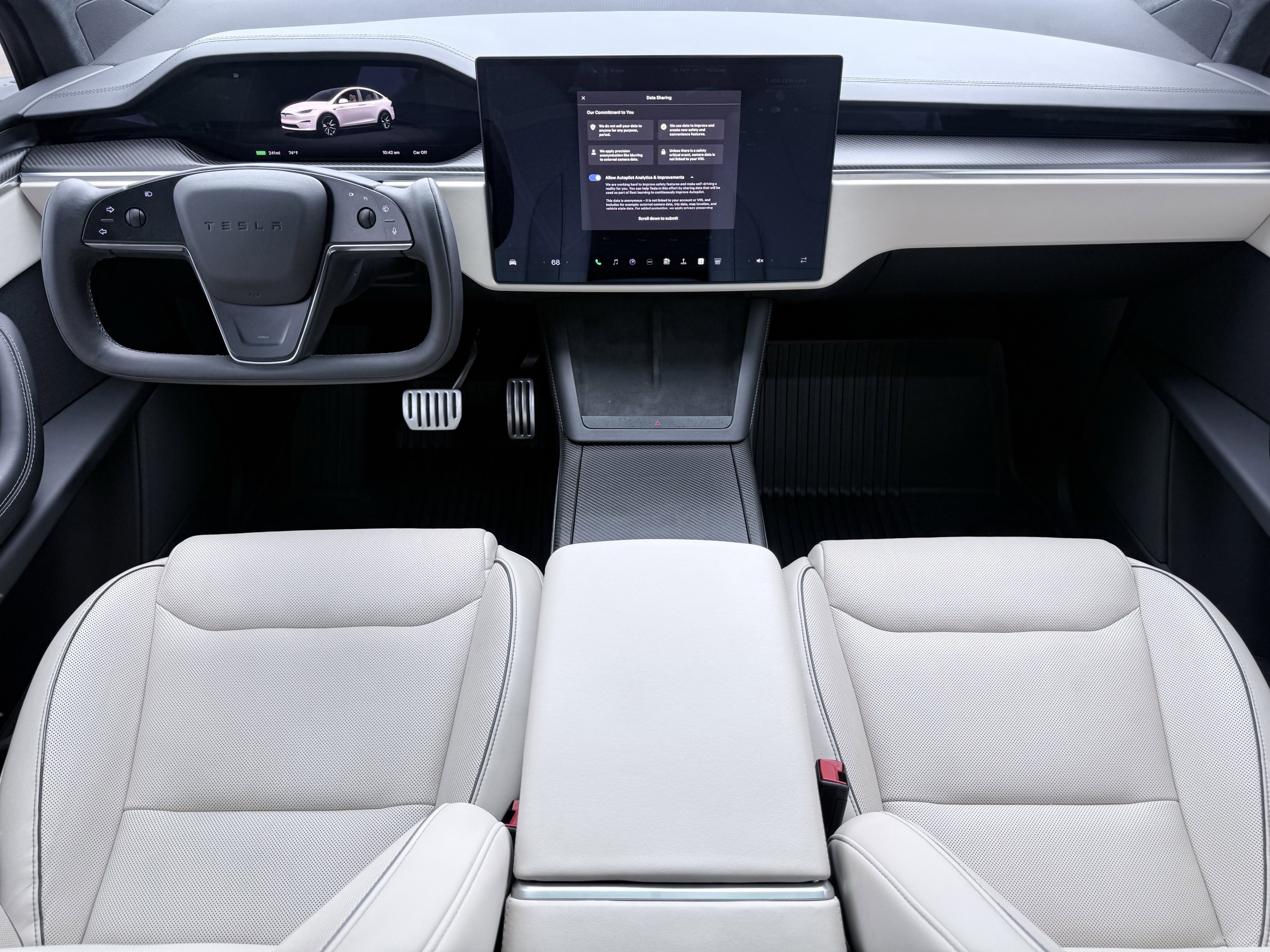 Used 2023 Tesla Model X Plaid image 3