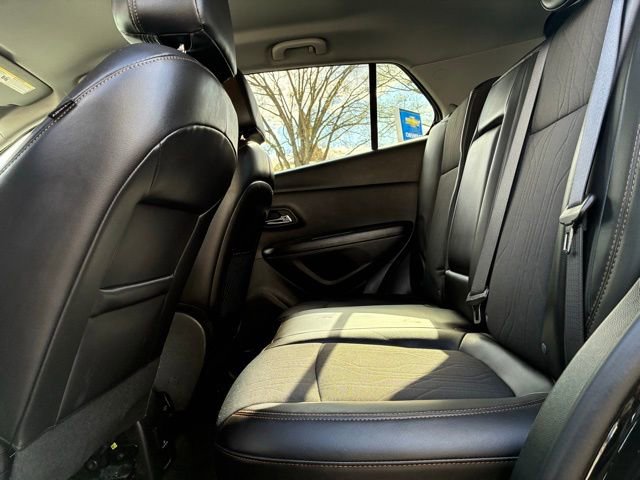 Used 2021 Chevrolet Trax LT w/ Driver Confidence Package AWD/4WD image 16