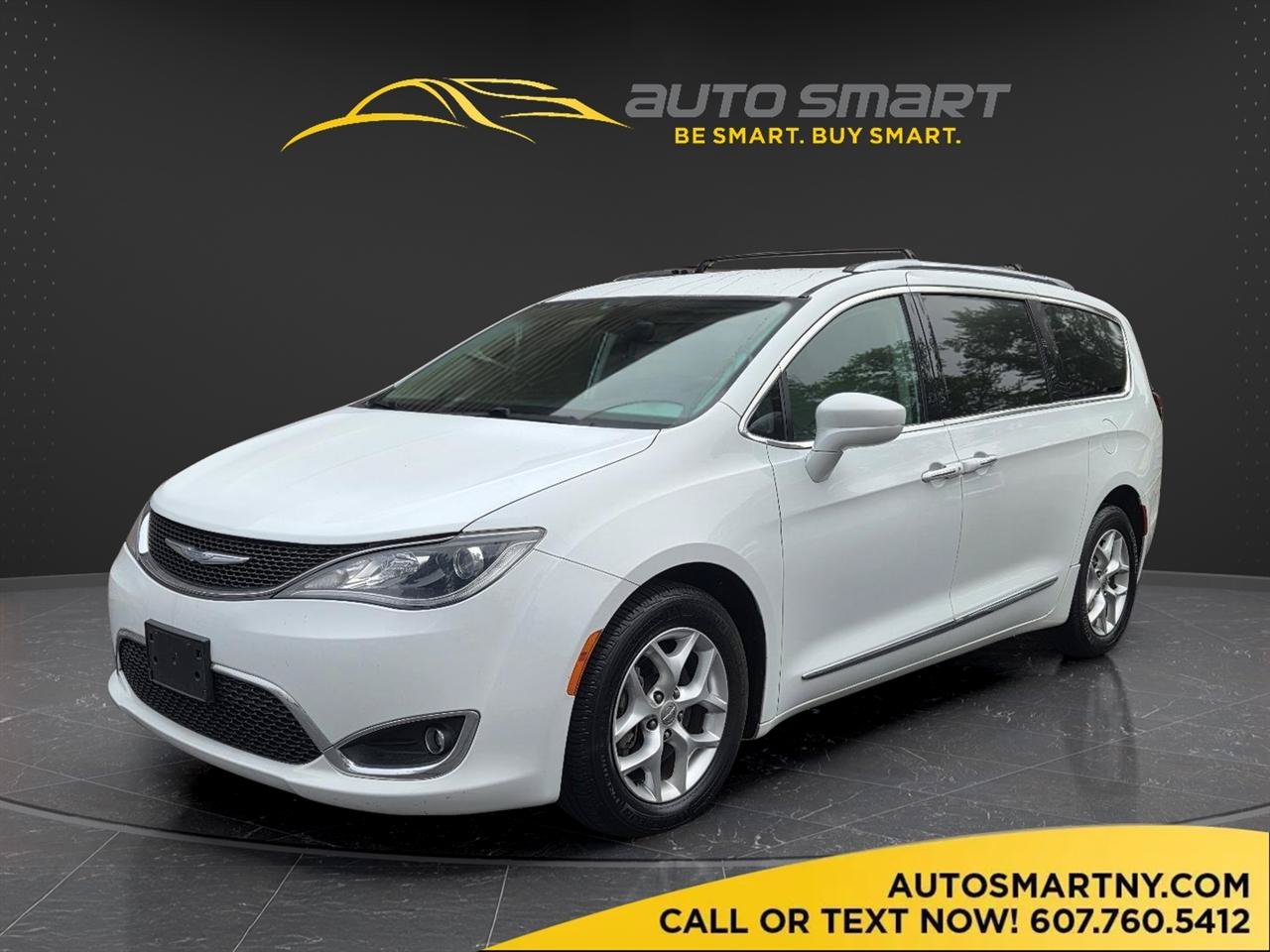 Used 2017 Chrysler Pacifica Touring-L Plus w/ Tire & Wheel Group FWD image 1