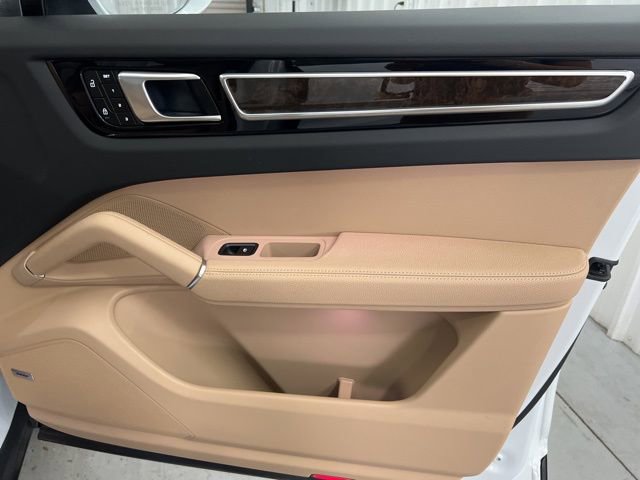 Used 2023 Porsche Cayenne Platinum Edition image 22
