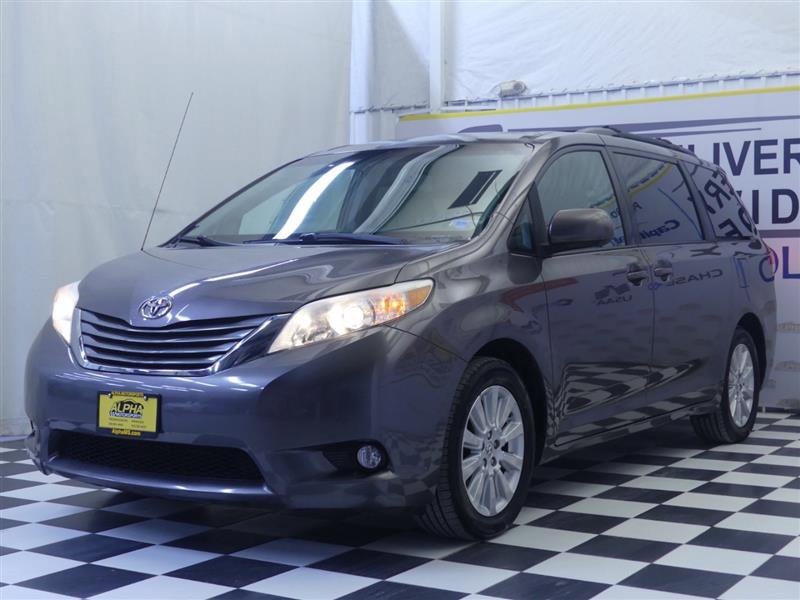 Used 2014 Toyota Sienna XLE image 4