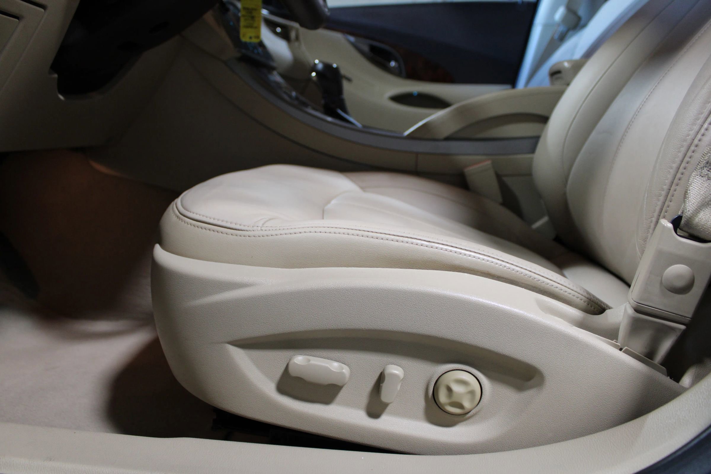 Used 2011 Buick LaCrosse CXL image 18